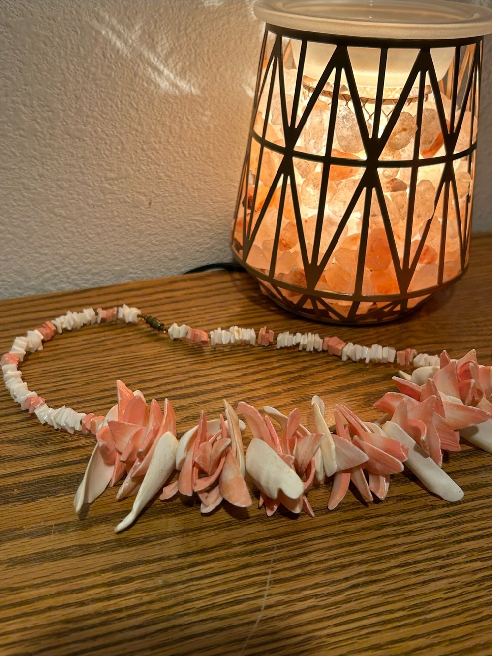 Shell Chip Necklace in Cream and Peach - Unbranded Women’s Jewelry - Picture 2 of 6
